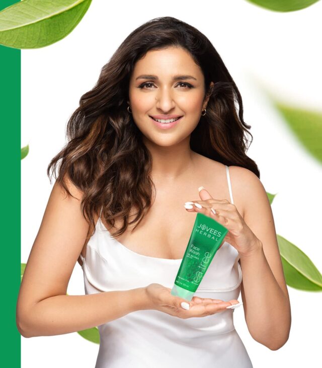 Jovees Herbal Tea Tree Oil Control Face Wash For Oily and Sensitive Skin | Paraben and Alcohol Free | 120 ML - Image 3
