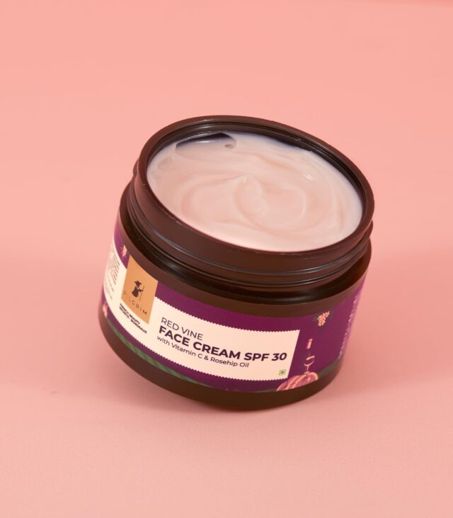 PILGRIM French Red Vine Face Cream with SPF 30 Sunscreen + Free Tea Tree Purifying Toner - Image 2
